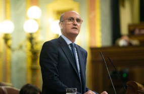 ep celso delgado del pp toma la palabra para defender la mocion sobre la politica del gobierno en