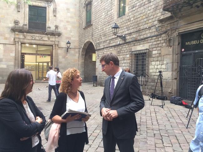 El conseller de Justicia, Carles Mundó, y la senadora de ERC Ester Capella. | EUROPA PRESS ep consellerjusticia carles mundo ysenadoraerc ester capella