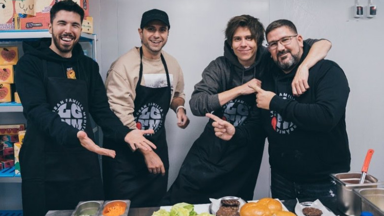 El chef Dani García con los 'streamers' Rubius, Vegetta y Willyrex | LA GRAN FAMILIA MEDITERRÁNEA ep el chef dani garcia con los streamers rubius vegetta y willyrex