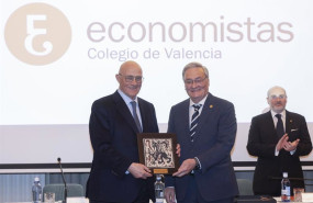 ep el colegio de economistas de valencia coev entrrga al presidente de banco sabadell josep oliu el