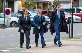 ep el fiscal el juez instructor y el segundo fiscal a su llegada al palacio la justicia de vitoria
