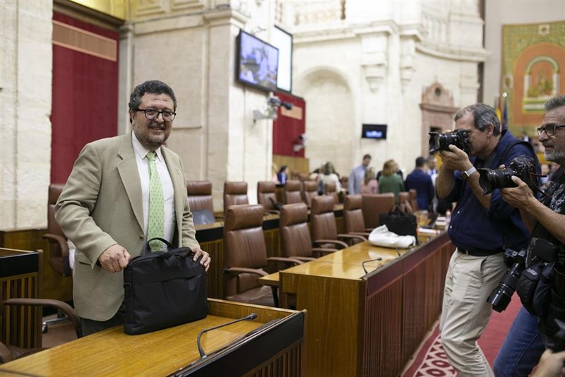 ep el lider del grupo parlamentario vox francisco serrano