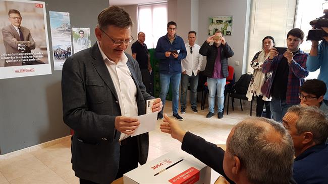 ep el president instantesde introducirpapeleta