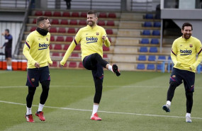 ep jordi alba gerard pique y leo messi en un entrenamiento del fc barcelona