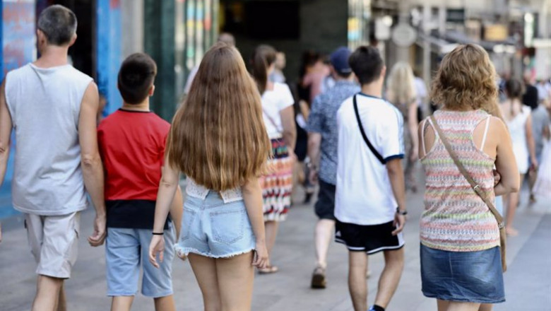 Jóvenes paseando | Marta Fernández Jara - Europa Press - Archivo ep jovenes paseando por madrid