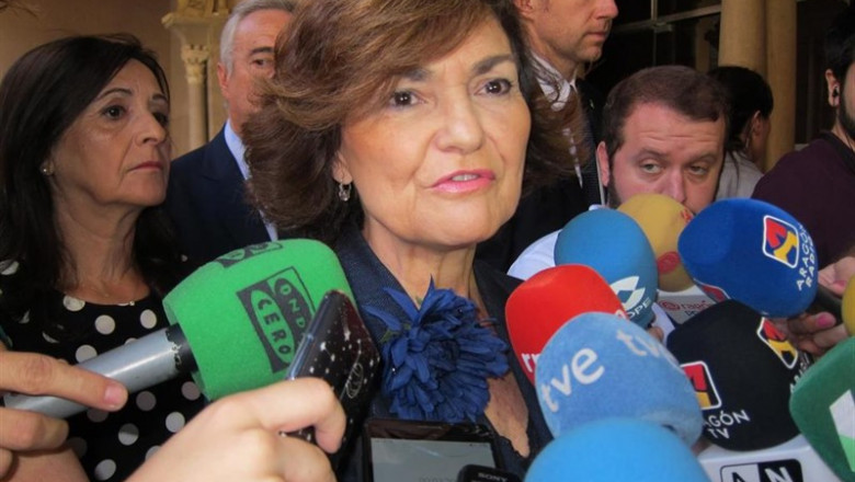 La vicepresidenta del Gobierno, Carmen Calvo, ha asistido a la toma de posesión del presidente de Aragón, Javier Lambán. | EUROPA PRESS ep la vicepresidentagobierno carmen calvo ha asistidola tomaposesionpresidentearagon javier lamban