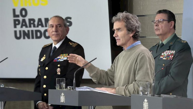 ep los directos adjuntos de la policia y la guardia civil con el experto de sanidad fernando simon