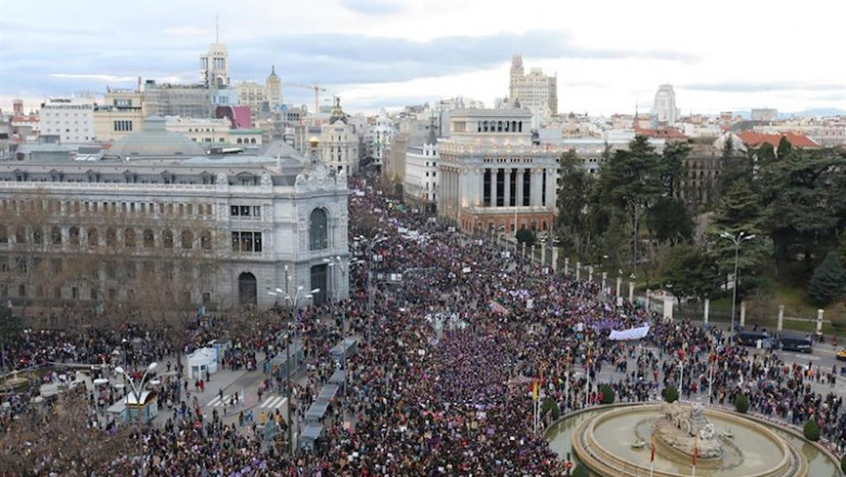 Jesús Hellín - Europa Press ep manifestacion del 8m dia internacional de la mujer en su paso por la plaza de cibeles en madrid a