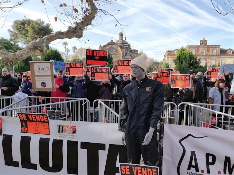 ep mossos protestan ante el parlament de catalunya