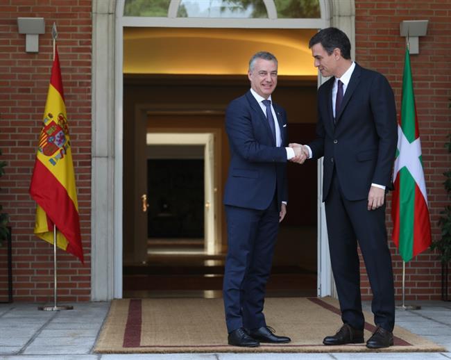 Pedro Sánchez recibe en la Moncloa a Íñigo Urkullu | MARTA FERNÁNDEZ/EUROPA PRESS ep pedro sanchez recibela moncloa a inigo urkullu