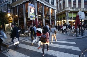 ep andando andar pasear paseandomadrid calle cruzandopasocebra