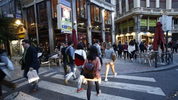 ep andando andar pasear paseandomadrid calle cruzandopasocebra