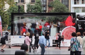 ep animalistas del colectivo antiespecista askekintza atacan con pintura roja el camion de una