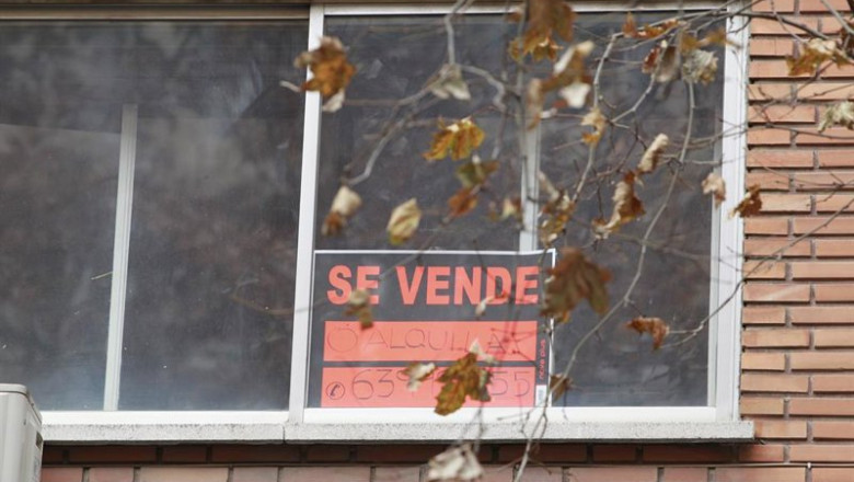 ep archivo   cartel de se vende en la ventana de un edificio
