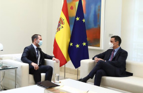 ep archivo   i d el vicepresidente de meta javier olivan y el presidente del gobierno pedro sanchez