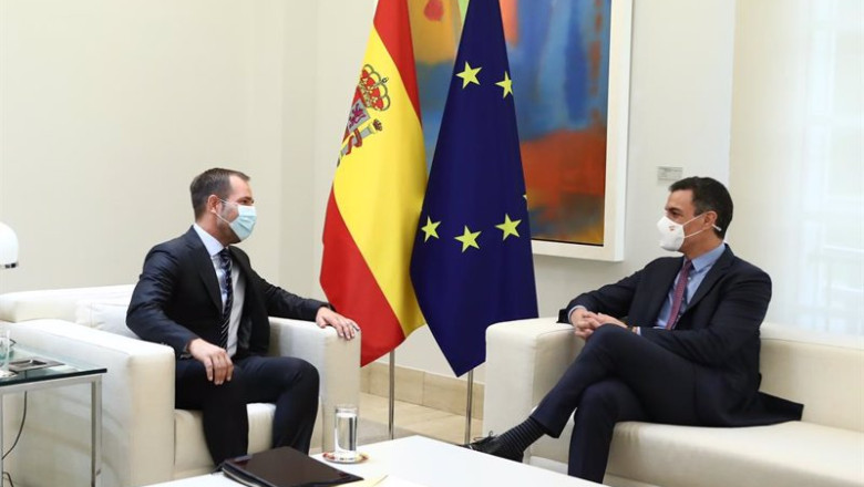 ep archivo   i d el vicepresidente de meta javier olivan y el presidente del gobierno pedro sanchez