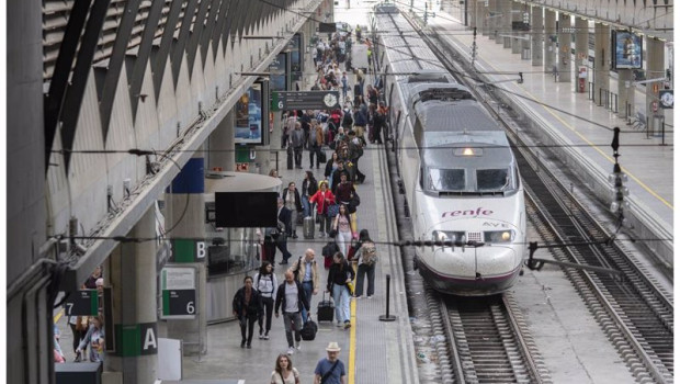 ep archivo   tren de renfe en la estacion de santa justa sevilla