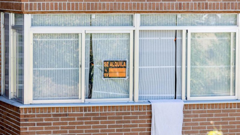 Archivo - Un cartel anunciando una vivienda en alquiler | Ricardo Rubio - Europa Press - Archivo ep archivo un cartel anunciando una vivienda en alquiler