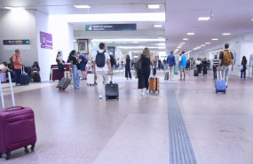 ep archivo   varias personas en la estacion de chamartin