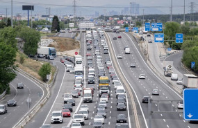 ep archivo   varios coches en la autovia