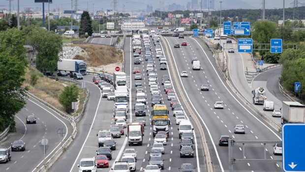 ep archivo   varios coches en la autovia