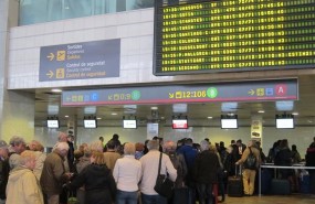 ep cola pasajeros aeropuerto barcelona