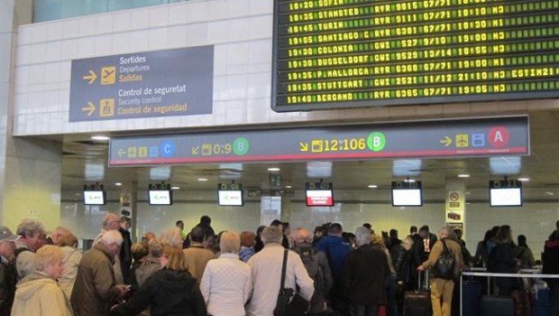 ep cola pasajeros aeropuerto barcelona