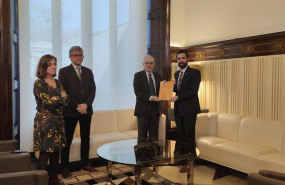 ep el equipo del sindic de greuges y el presidente del parlament de catalunya roger torrent durante