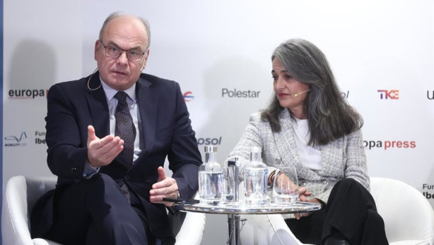 ep el jefe de mobility city jaime armengol y la subdirectora de productos energeticos de repsol ep el jefe de mobility city jaime armengol y la subdirectora de productos energeticos de repsol