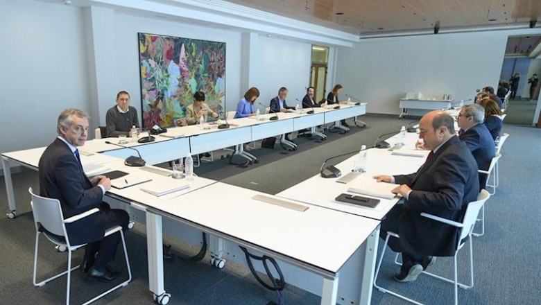 ep el lehendakari inigo urkullu preside la reunion con los representantes de los partidos politicos