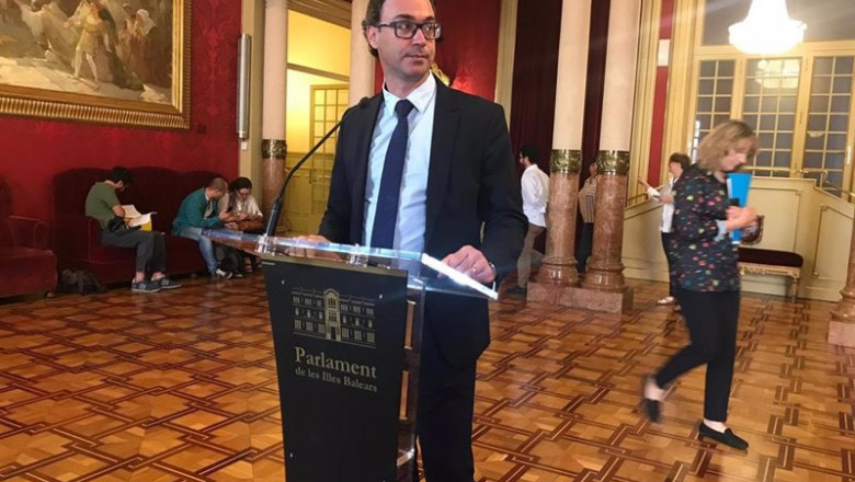 El portavoz del PP en el Parlament, Toni Costa, en declaraciones a los medios | EUROPA PRESS - Archivo ep el portavoz del pp en el parlament toni costa en declaraciones a los medios