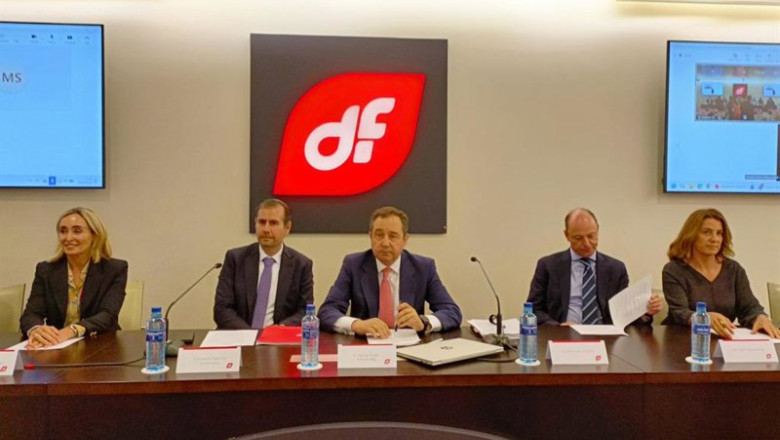 El presidente de Duro Felguera, Eduardo Espinosa (segundo por la izquierda), en la Junta General Ordinaria de Accionistas de la compañía, celebrada en su sede gijonesa. | EUROPA PRESS ep el presidente de duro felguera eduardo espinosa segundo por la izquierda en la junta general