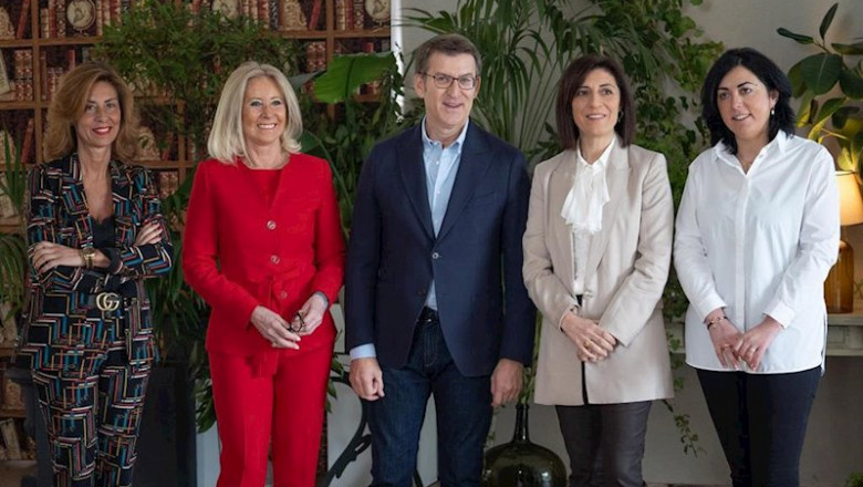 ep el presidente del ppdeg alberto nunez feijoo posa junto a las cabezas de lista del pp para las