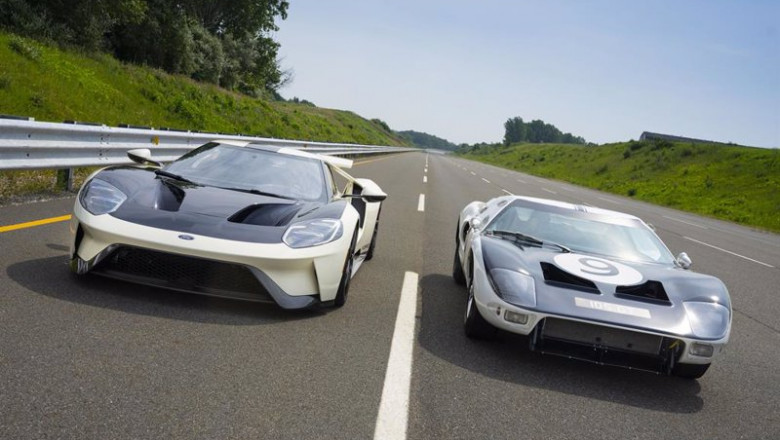 ep el prototipo ford gt heritage edition 2022 junto al prototipo ford gt de 1964