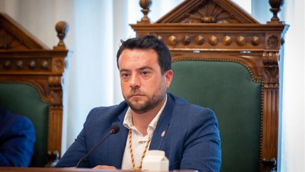 ep el socialista alex pastor presente en la sesion de constitucion del ayuntamiento de badalona