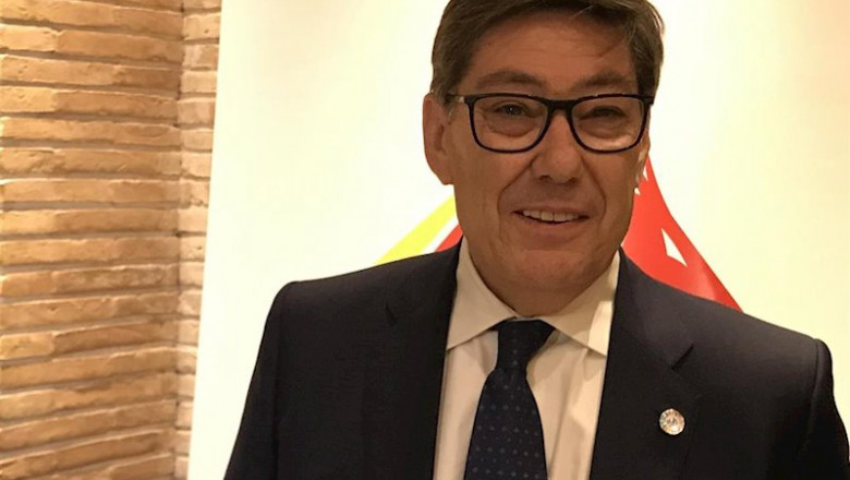 ep el vicepresidente y consejero de industria del gobierno de aragon y presidente del par arturo