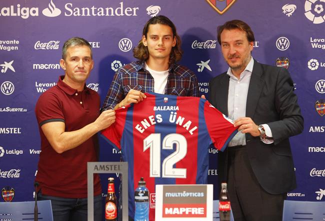Enes Ünal, presentado con el Levante | LEVANTE UD ep enes unal presentadolevante