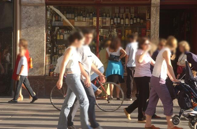 Gente paseando por la calle en Vizcaya | Europa Press - Archivo ep gente paseandola callevizcaya