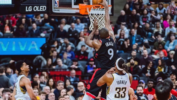 ep ibaka en el raptors - pacers