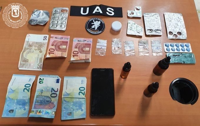 ep imagen de la droga y dinero requisado a un detenido que viajaba en un coche vtc ep imagen de la droga y dinero requisado a un detenido que viajaba en un coche vtc