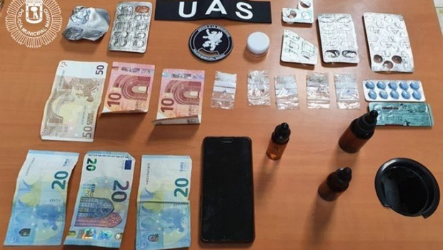 ep imagen de la droga y dinero requisado a un detenido que viajaba en un coche vtc