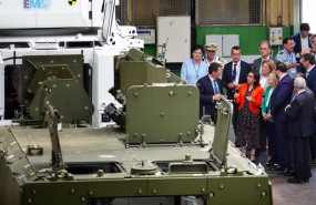 ep la ministra de defensa margarita robles 4i y el presidente del principado en funciones adrian