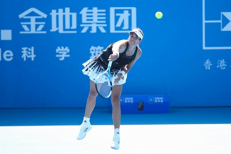 ep la tenista hispano-venezolana gabirne muguruza ejecutando un saque