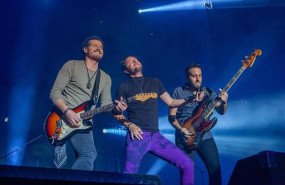 ep manuel carrasco y otros integrantes de su banda en la actuacion en el stonemusic festival de