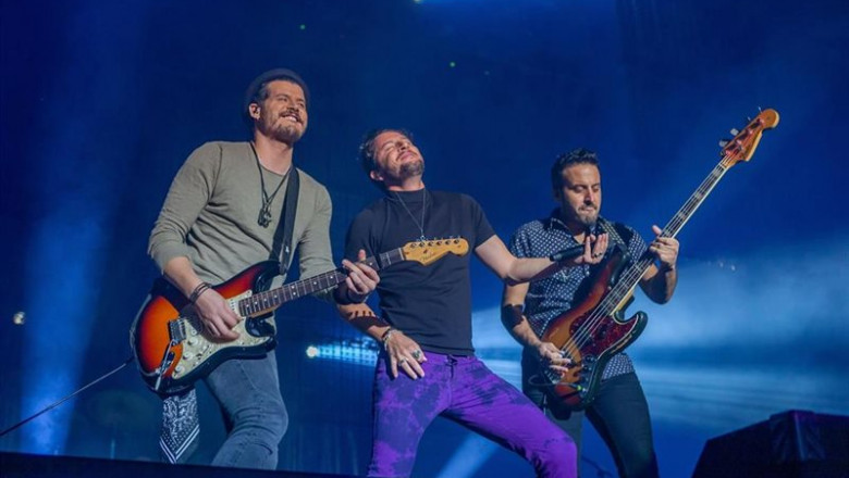 Manuel Carrasco y otros integrantes de su banda en la actuación en el Stone&Music Festival de Mérida 2019 | STONE&MUSIC FESTIVAL DE MÉRIDA ep manuel carrasco y otros integrantes de su banda en la actuacion en el stonemusic festival de