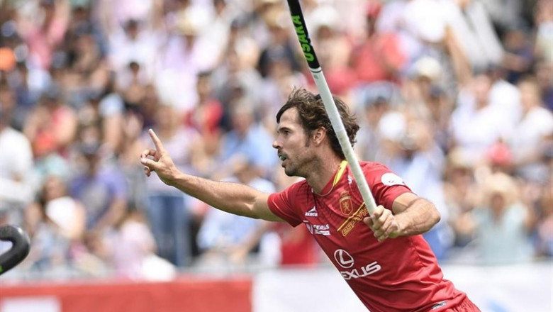 Pau Quemada celebra un gol con la selección española de hockey sobre hierba. | RFEH ep pau quemada celebragolla seleccion espanolahockeyhierba