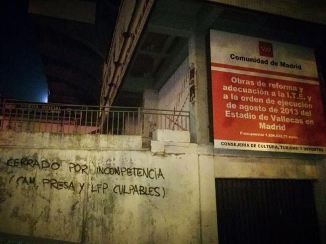 Pintadas en el estacio del Rayo Vallecano | TWITTER BUKANEROS ep pintadasestaciorayo vallecano