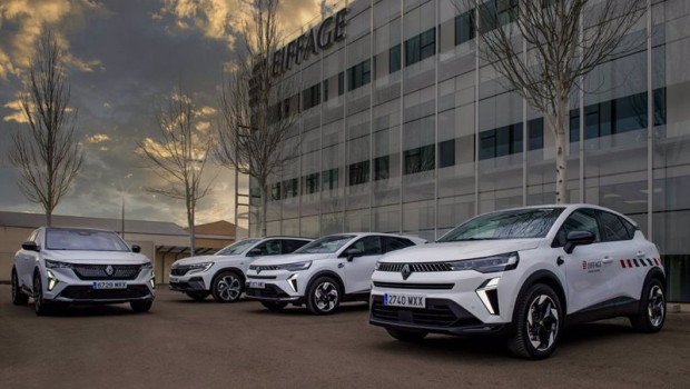 ep renault entrega una flota de 700 vehiculos e tech fabricados en espana a eiffage energia sistemas