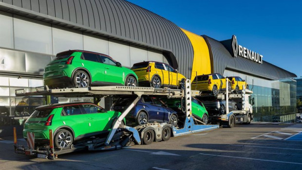 ep renault informa de que medio millar de unidades del renault 5 e tech 100 electrico llegan a los ep renault informa de que medio millar de unidades del renault 5 e tech 100 electrico llegan a los