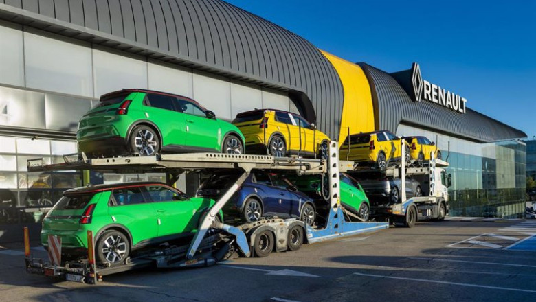 ep renault informa de que medio millar de unidades del renault 5 e tech 100 electrico llegan a los